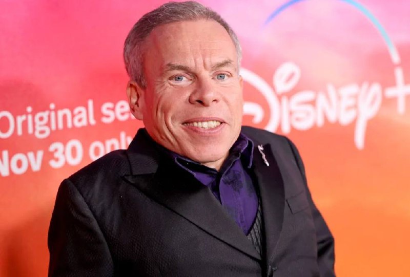 Уорвик Дэвис отмечает день рождения и вернется к роли Профессора Флитвика