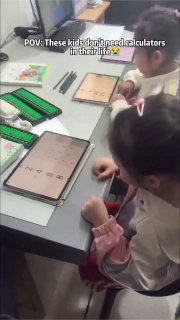 Китайские дети используют абаки для развития навыков вычислений