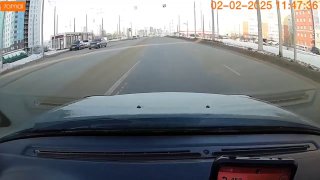 В Омске водитель выпал из «Приоры» после ДТП