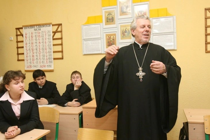 Священники РПЦ проводят беседы в школах о сексе до брака