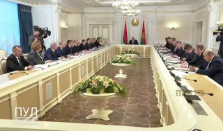 Лукашенко возмутился из-за чрезмерного освещения в Беларуси