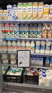 В Израиле ограничили продажу молока из-за протеста фермеров