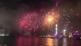 Фейерверк в Гонконге в честь Лунного Нового года