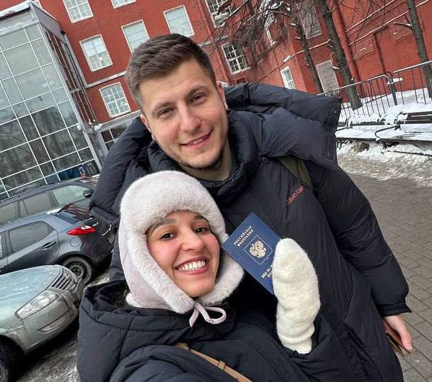 ВНЖ выдали героине проекта #НеОдинНаОдин после запроса RT