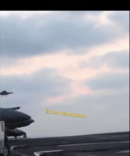 Крушение истребителя F/A-18 на авианосце Abraham Lincoln