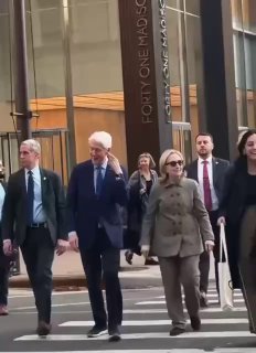 Сатирический комментарий о замедлении Telegram и упоминании Клинтона