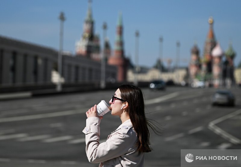 Врачи предупредили о риске односторонней тугоухости от одного наушника