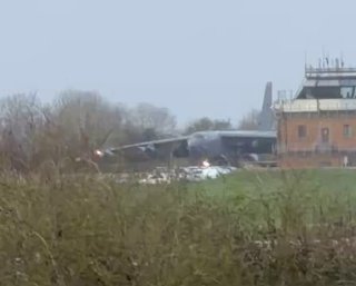 Великобритания получила новые американские бомбардировщики B-52