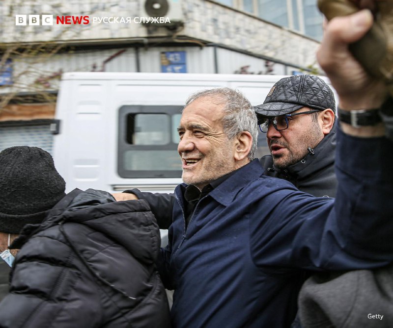 Взрыв произошел на митинге сторонников правительства в центре Тегерана