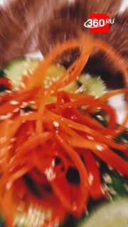 Мясной салат с битыми огурцами: простой рецепт сытного и диетического блюда