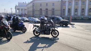 Питерские байкеры открыли мотосезон раньше срока