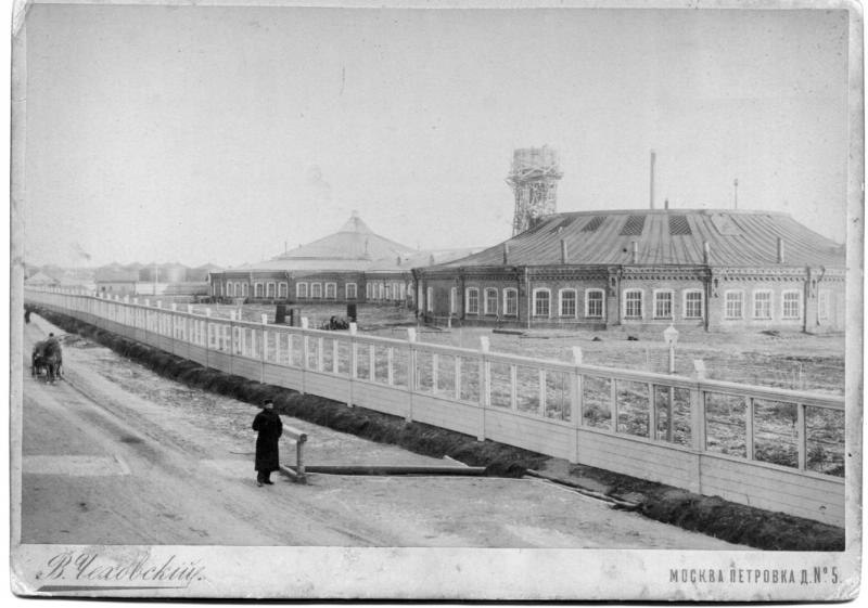 Сохранённое паровозное депо в Москве и ярмарка графики