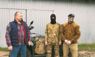 Блогер Романов передал квадроцикл и медпак союзному подразделению на фронте