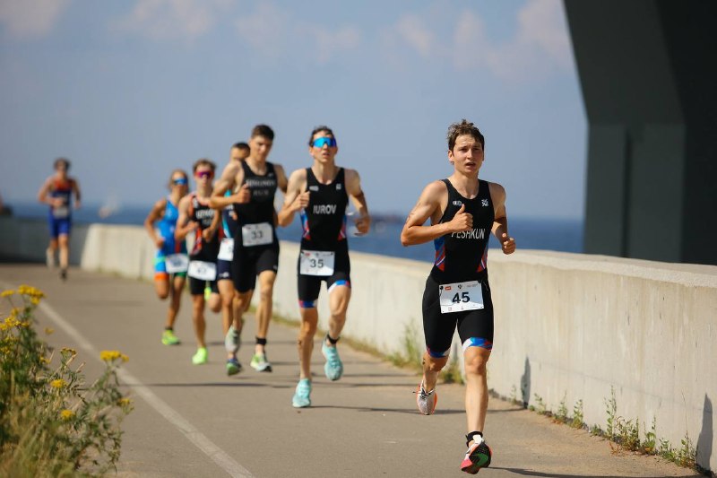 Российские триатлеты допущены к соревнованиям под флагом и гимном