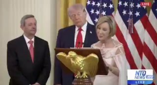 Чиновница Белого дома сравнила Трампа с Иисусом и заявила о его «воскресении»