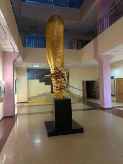 «Отбелись и от...ись»: студенты ЗабГУ назвали скульптуру Намдакова «Золотым фаллосом»