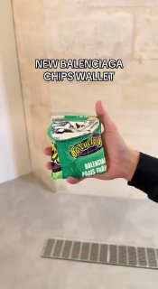 Balenciaga выпустили кошельки в виде чипсов