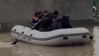 В Дагестане после подтоплений работают волонтеры: эвакуация жителей и помощь пострадавшим дворам