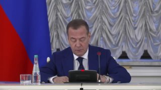 Медведев поручил бороться с этническими анклавами в РФ