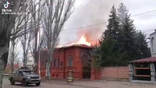 Пожар в здании СБУ в Славянске после удара российского дрона