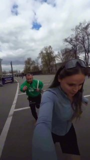 Блогерша пыталась убежать от курьера Сбера на Казанском марафоне