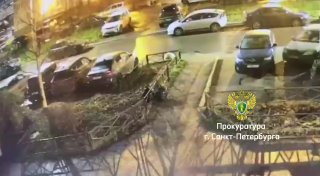 В Петербурге парень пытался угнать мотоцикл, перегрызши провод зубами