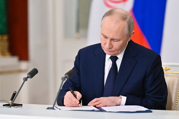 Путин подписал закон о профилактических беседах МВД с уклоняющимися от армии