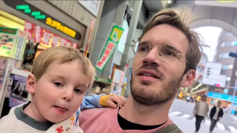 PewDiePie перестанет снимать семейные влоги ради защиты приватности сына