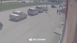 В Асбесте фрагмент крыши едва не упал на людей во время ремонта