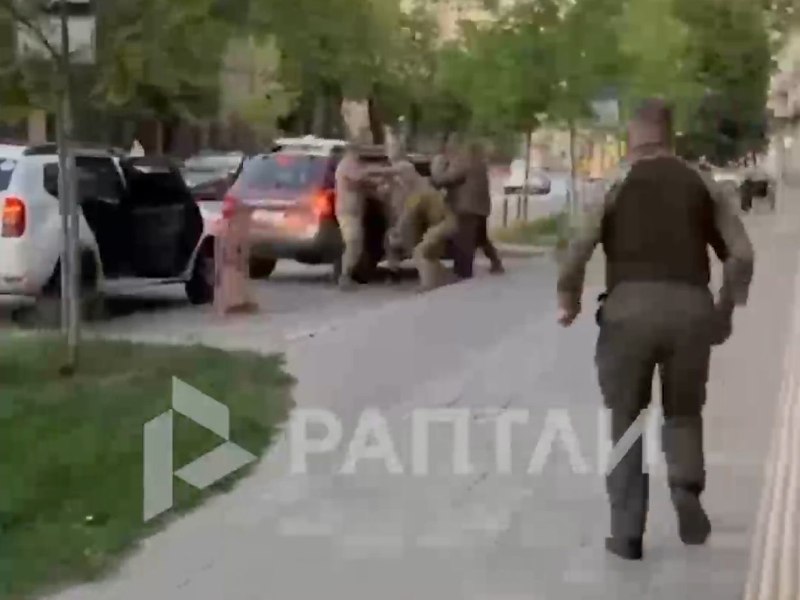 Во Львове полиция применила перцовый баллончик против гражданина Чехии, пытавшегося заступиться за задержанного ТЦК мужчину