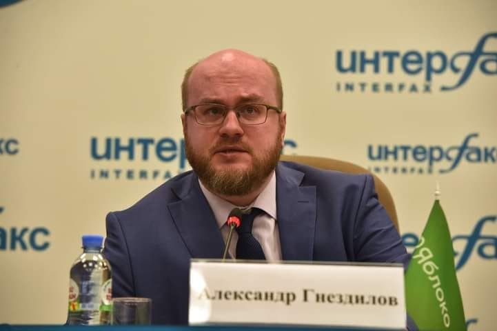 С выборов в Госдуму снимают еще одного яблочника: члена федерального комитета партии Александра Гнездилова