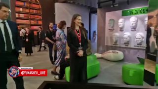 Игорь Щёголев и Алексей Пушков выбили страйк в боулинге на ПМЭФ