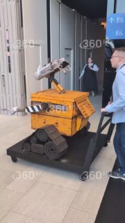 На ПМЭФ-2026 заметили робота, похожего на WALL-E