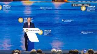 Путин начал выступление на пленарном заседании ПМЭФ