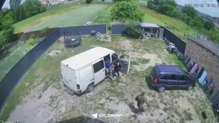 Жители волынского села прогнали военкомов лопатами и повредили их автомобиль