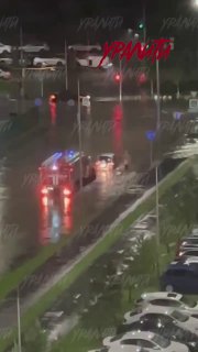 Мощный ночной ливень затопил улицы в Тюмени
