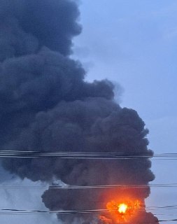 Удар УМПК по целям в Херсоне привел к возникновению сильного пожара