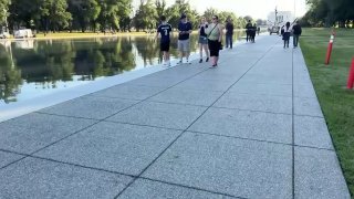 Туристов допросили в Вашингтоне за нарушение порядка у Мемориала Линкольна