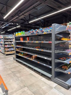 Удары по распределительному центру АТБ привели к дефициту товаров в ряде городов Украины