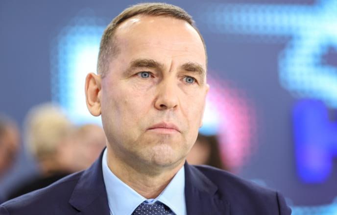 Губернатор Курганской области Вадим Шумков обвинил интернет в причинах демографического кризиса в России