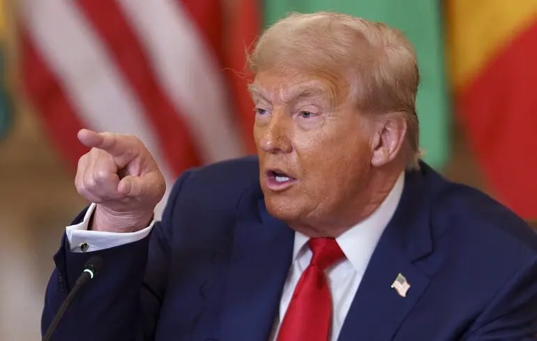 Трамп пригрозил отозвать лицензии у американских телеканалов за отказ транслировать его выступления