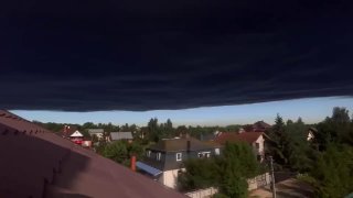 Жуткие чёрные тучи заволокли несколько районов Подмосковья