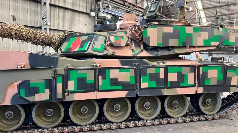 Австралийская армия перекрасила танки М1 Abrams в китайский камуфляж для учений