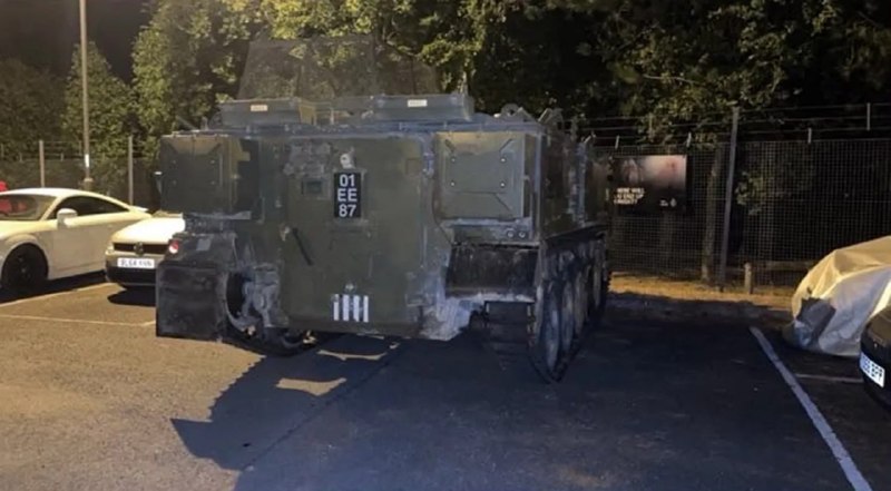 Пьяные британские военные угнали БТР с базы и вернули его обратно