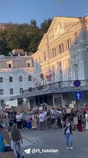 В Киеве продолжаются протесты с требованием вернуть Михаила Фёдорова на пост министра обороны