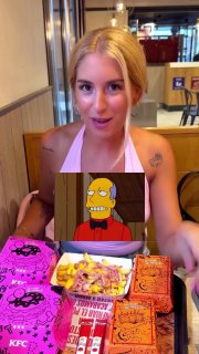 В Испании представили бургеры в стиле «Симпсонов» от KFC