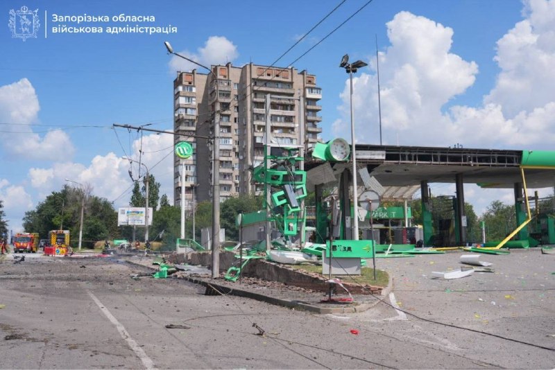 В Запорожье в результате обстрела авиабомбами погибли люди и повреждена инфраструктура