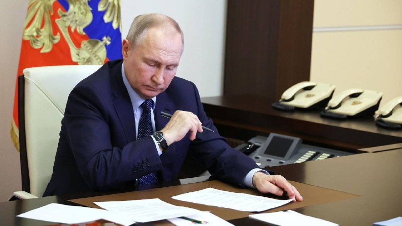 Путин подписал закон об обязанности мигрантов содержать себя и членов семьи на уровне прожиточного минимума