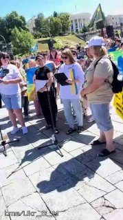 Массовые протесты в городах Украины против легитимности власти и за возвращение пленных