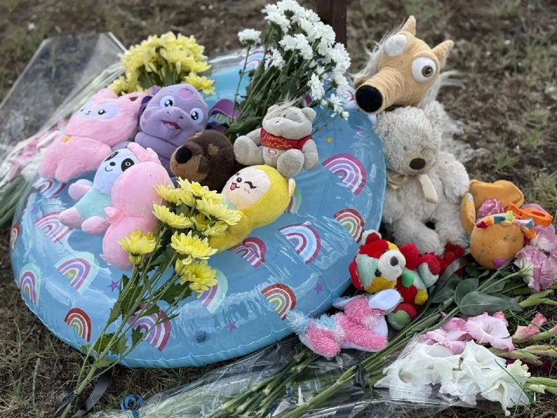 В Кирилловке появился стихийный мемориал погибшим от удара ВСУ